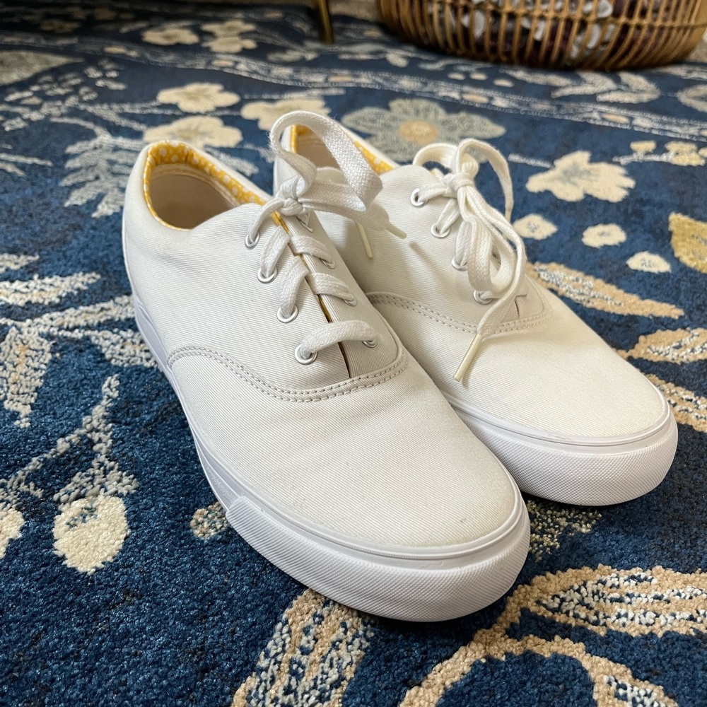 Flutter White Twill Keds W7